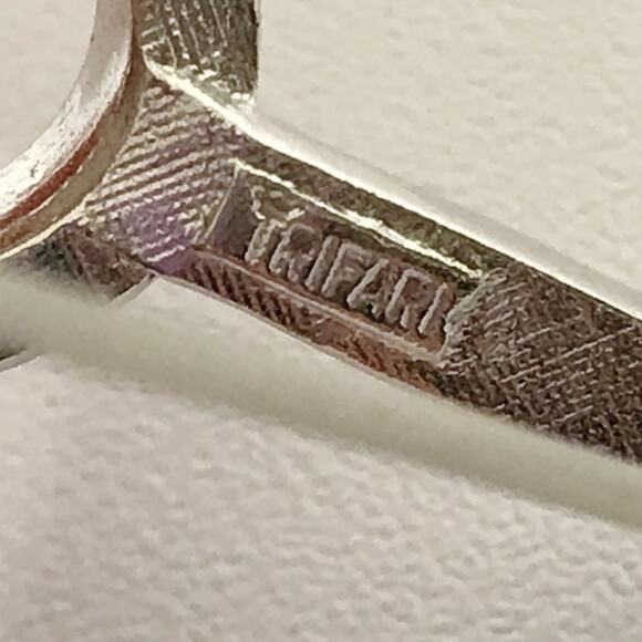 Rare Vintage Crown Trifari Open Double Circle Bar Pin Clear Rhinestone Silver T - Picture 3 of 13